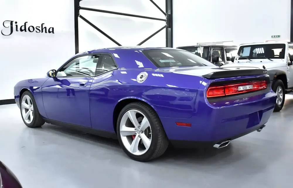 ONE and ONLY in the WHOLE REGION! Dodge Challenger SRT8 6.1 HEMI ( 2010 Model ) GCC Specs - Image 8