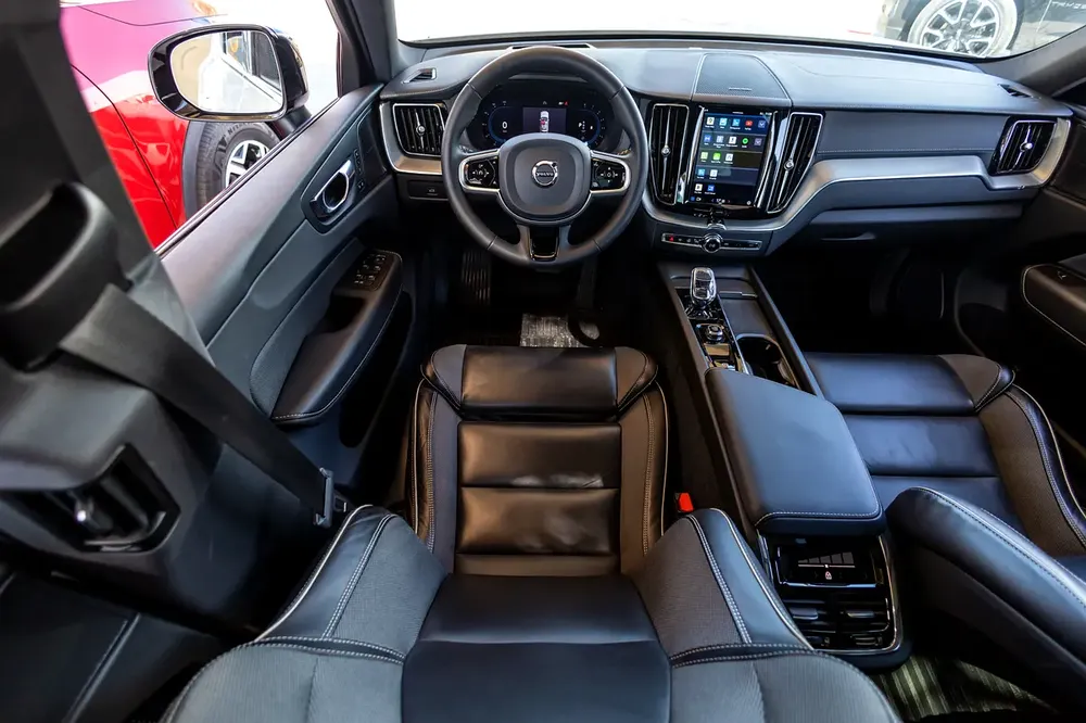 Volvo XC60 B5 Ultimate Dark 2023 GCC | Agency Warranty | Flexible D.P. - Image 13