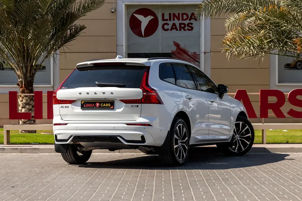 Volvo XC60 B5 Ultimate Dark 2023 GCC | Agency Warranty | Flexible D.P. - Image 5