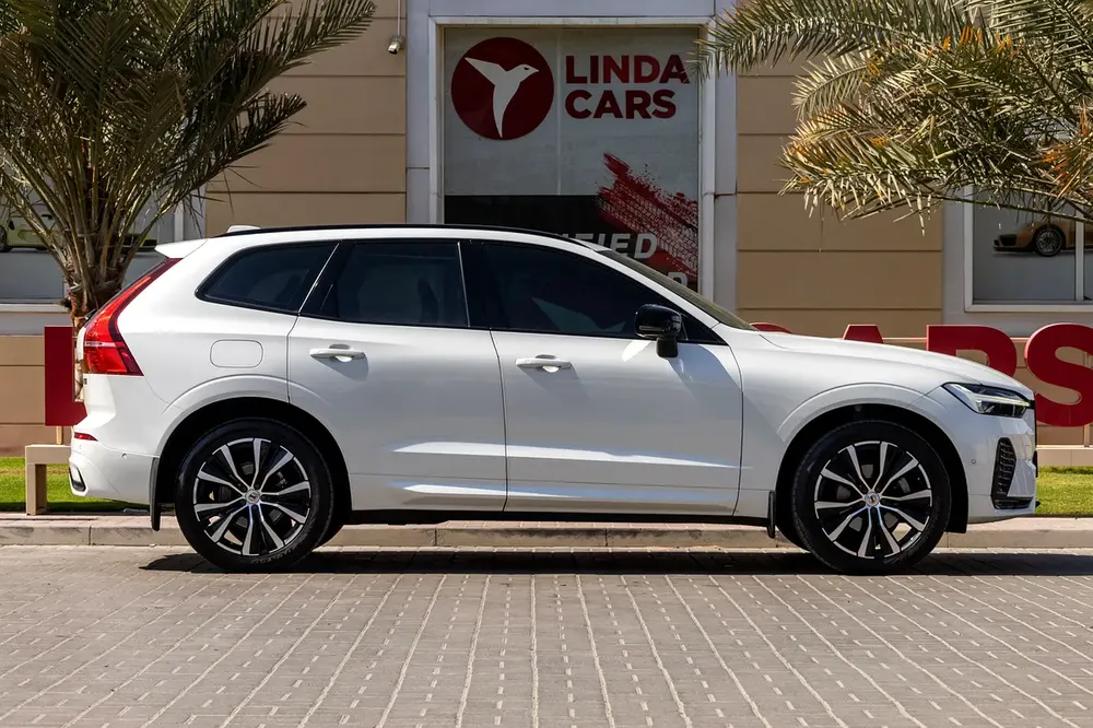 Volvo XC60 B5 Ultimate Dark 2023 GCC | Agency Warranty | Flexible D.P. - Image 6