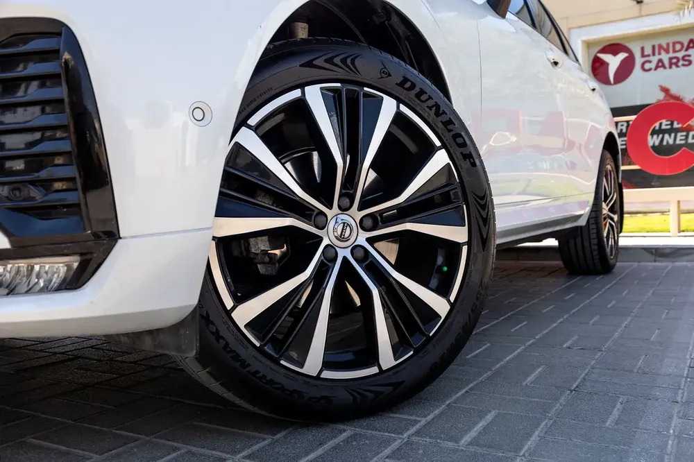 Volvo XC60 B5 Ultimate Dark 2023 GCC | Agency Warranty | Flexible D.P. - Image 7