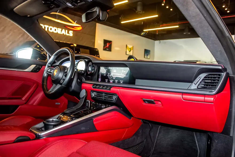 2021 Porsche 911 Turbo | 54,000 KM ONLY  | GCC Specs | Under Warranty  Service Contract - Image 11