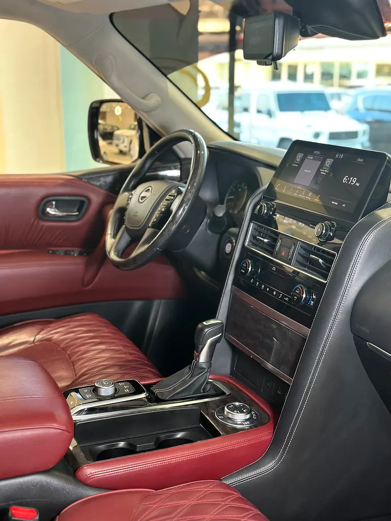 2023 Nissan Patrol SE Platinum - GCC Specs - Like New! - Image 5
