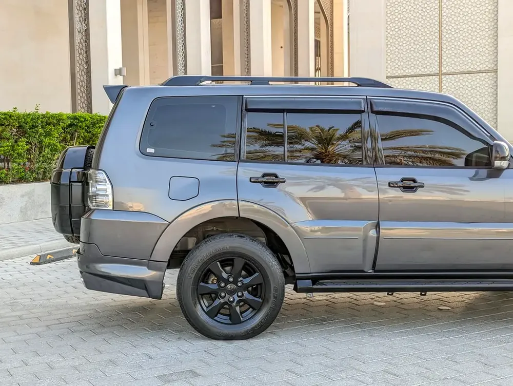 MITSUBISHI PAJERO 2017 GLS MID OPTION GCC IN EXCELLENT CONDITION - Image 10