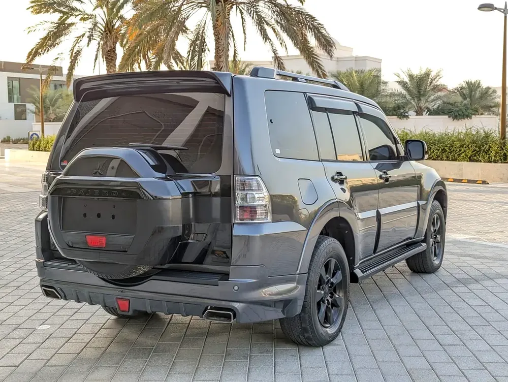 MITSUBISHI PAJERO 2017 GLS MID OPTION GCC IN EXCELLENT CONDITION - Image 13