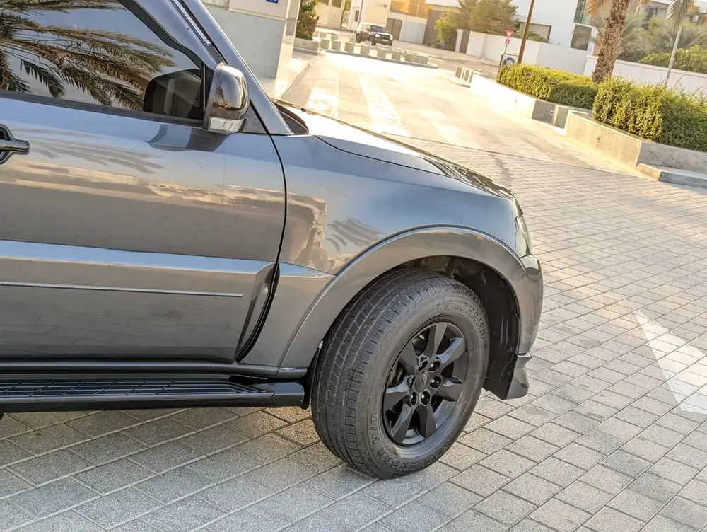 MITSUBISHI PAJERO 2017 GLS MID OPTION GCC IN EXCELLENT CONDITION - Image 19
