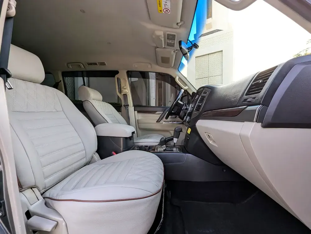 MITSUBISHI PAJERO 2017 GLS MID OPTION GCC IN EXCELLENT CONDITION - Image 4