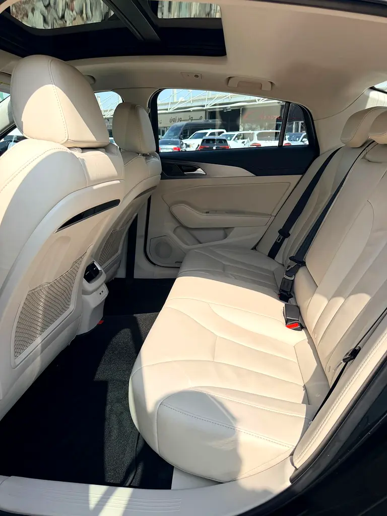 HONGQI H6 FULL OPTION GCC SPECS SINGLE OWNER ORIGINAL PAINT SERVICE HISTORY AVAILABLE - Image 17