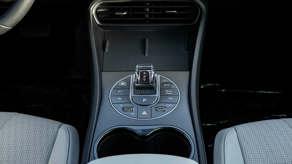 BYD Seal 05 DM-i 55KM Luxury Edition | 2025 - Image 17