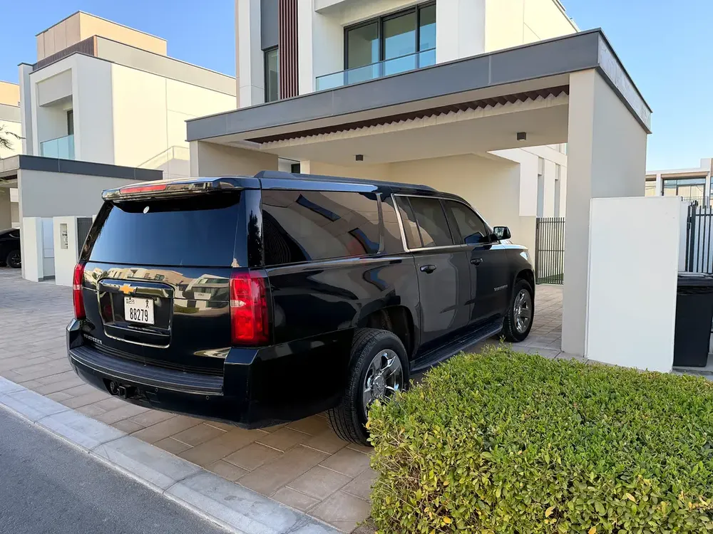 Chevrolet Suburban 2017 | original paint clean car - Image 4