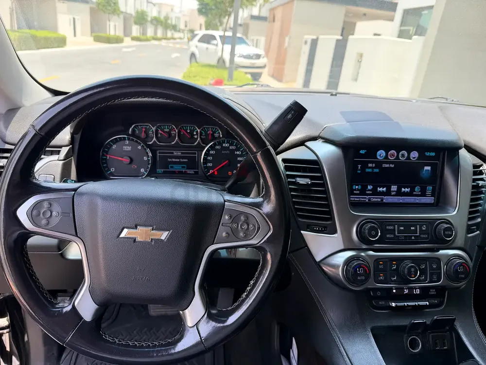 Chevrolet Suburban 2017 | original paint clean car - Image 7