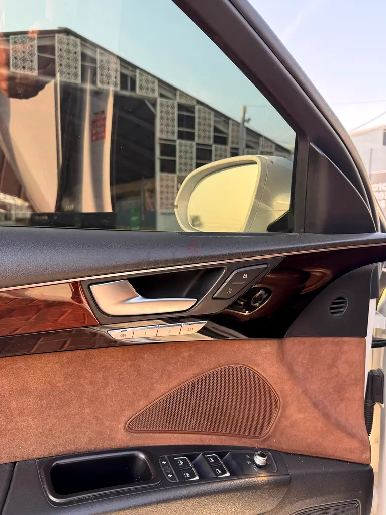Executive Luxury  Power: 2014 Audi A8 L 3.6L  V6 (GCC Specs) - Image 8