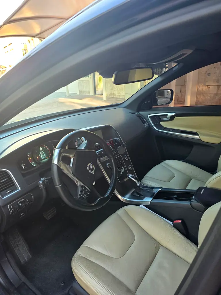 VOLVO XC60 2014 | GCC Specs | Full Option | Low KM | Family Driven - Image 10