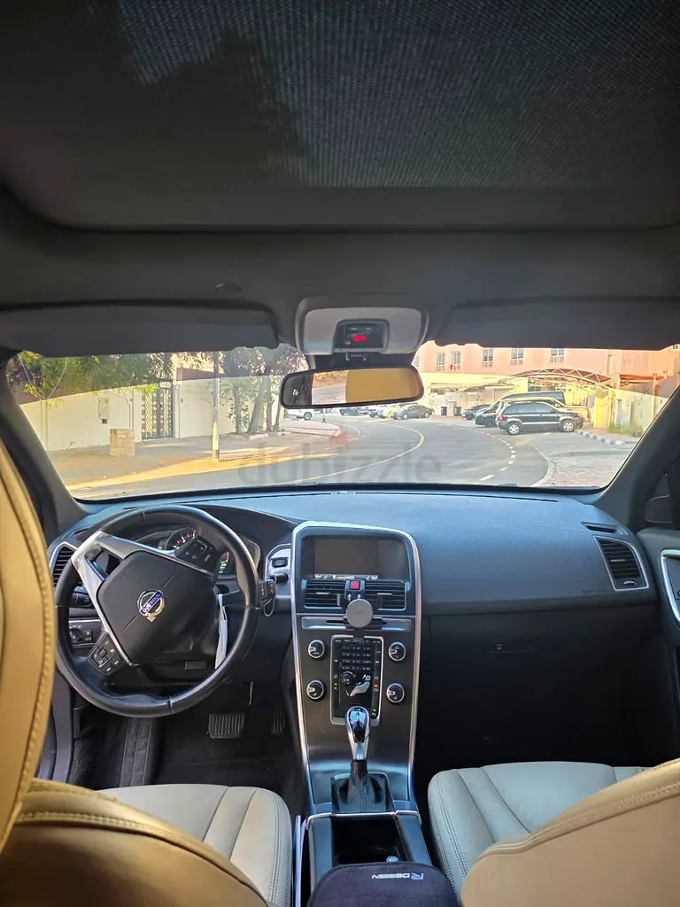 VOLVO XC60 2014 | GCC Specs | Full Option | Low KM | Family Driven - Image 11