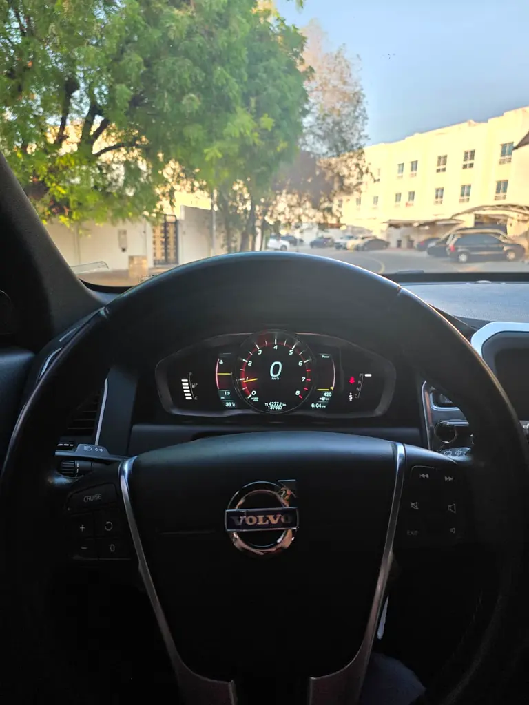 VOLVO XC60 2014 | GCC Specs | Full Option | Low KM | Family Driven - Image 12