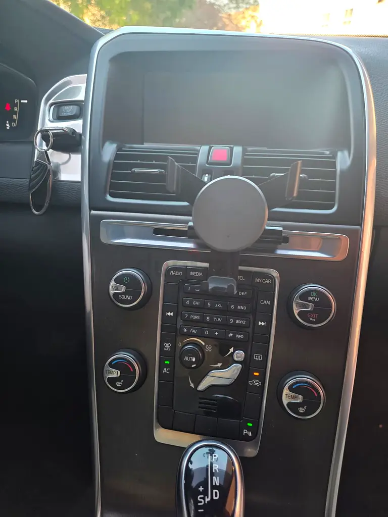 VOLVO XC60 2014 | GCC Specs | Full Option | Low KM | Family Driven - Image 13