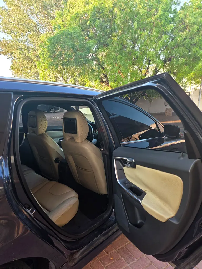VOLVO XC60 2014 | GCC Specs | Full Option | Low KM | Family Driven - Image 14