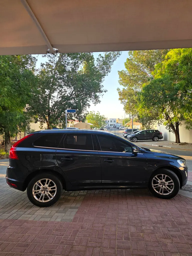 VOLVO XC60 2014 | GCC Specs | Full Option | Low KM | Family Driven - Image 5