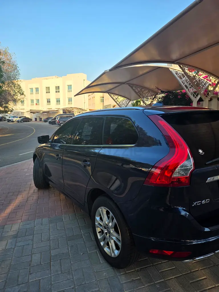 VOLVO XC60 2014 | GCC Specs | Full Option | Low KM | Family Driven - Image 8