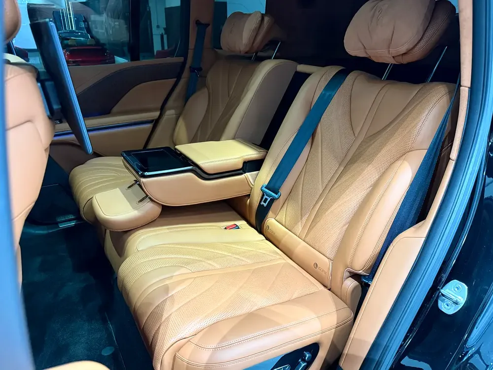 YangWang U8 Premium Edition 2025 | 1100+ HP | Amphibious Mode | Brand New - Image 6