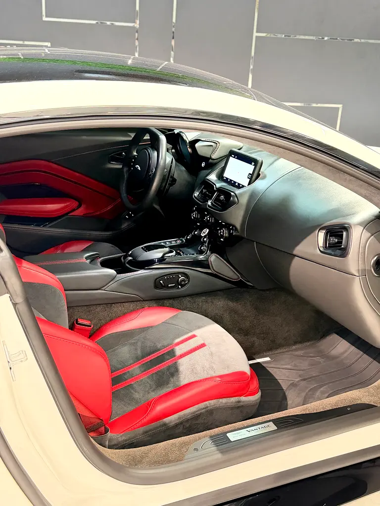 2022 Aston Martin Vantage V8 - European Specs - Pristine Condition - Image 11