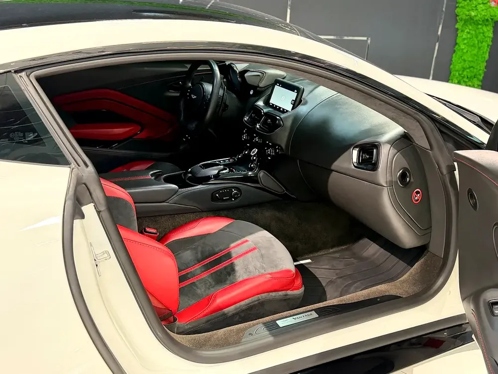 2022 Aston Martin Vantage V8 - European Specs - Pristine Condition - Image 12