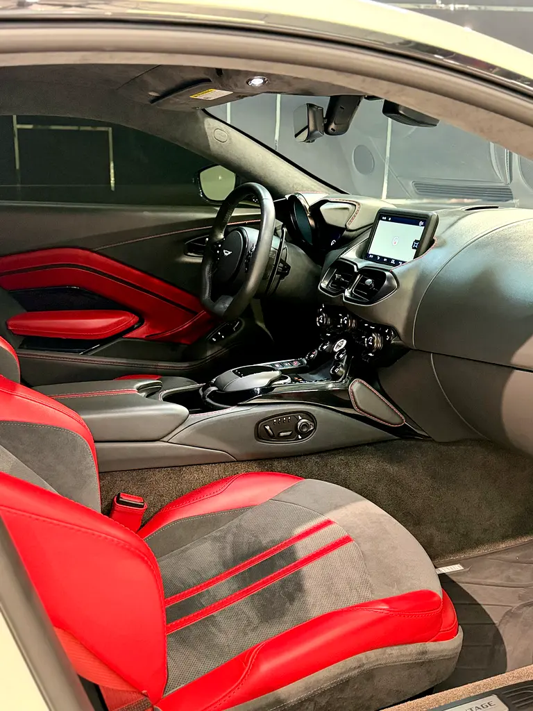 2022 Aston Martin Vantage V8 - European Specs - Pristine Condition - Image 13