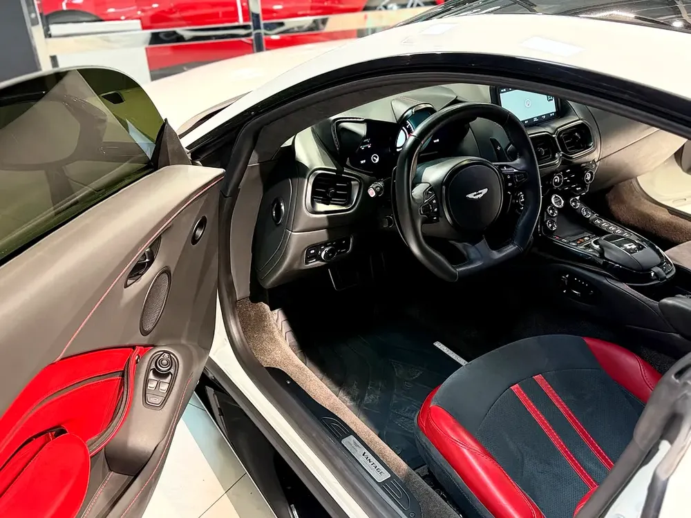 2022 Aston Martin Vantage V8 - European Specs - Pristine Condition - Image 14
