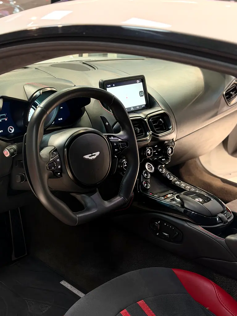 2022 Aston Martin Vantage V8 - European Specs - Pristine Condition - Image 15