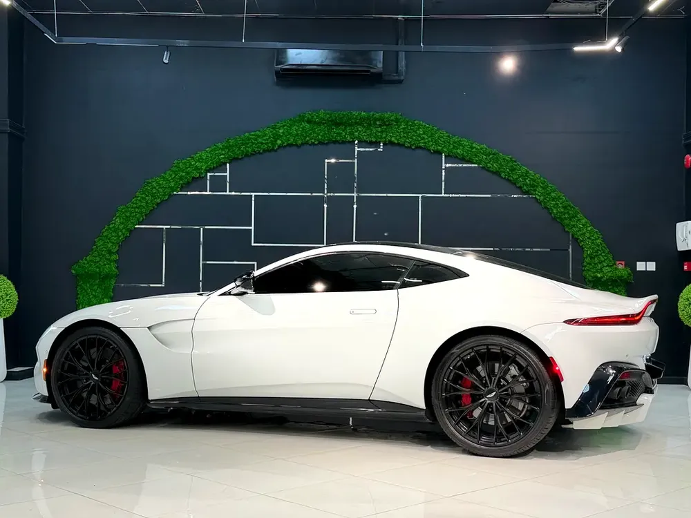 2022 Aston Martin Vantage V8 - European Specs - Pristine Condition - Image 19