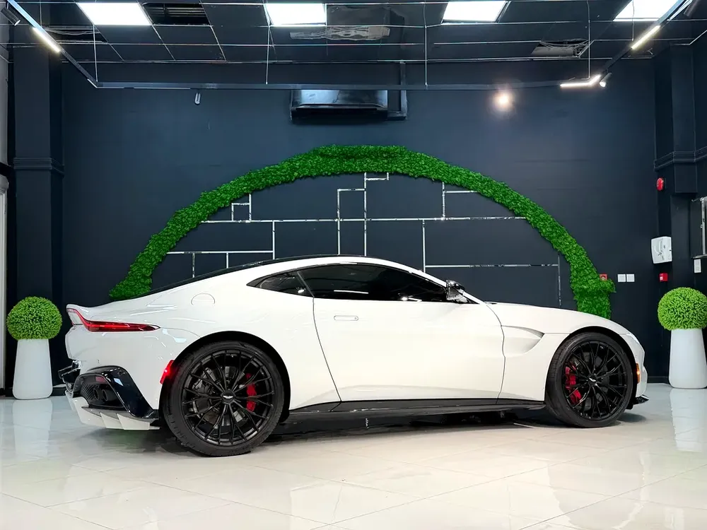 2022 Aston Martin Vantage V8 - European Specs - Pristine Condition - Image 6