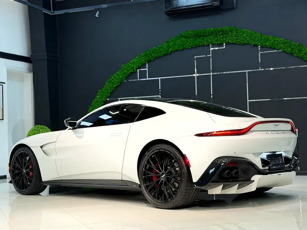 2022 Aston Martin Vantage V8 - European Specs - Pristine Condition - Image 8