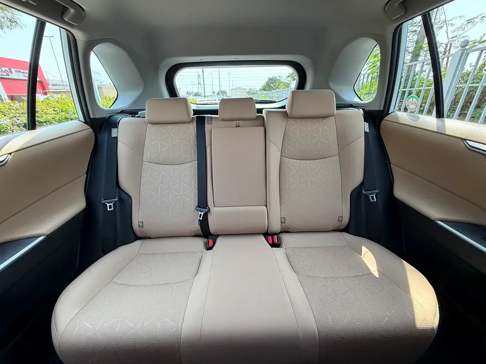TOYOTA RAV4 GXR 2024 GCC FULL OPTION UNDER WARRANTY ! - Image 18