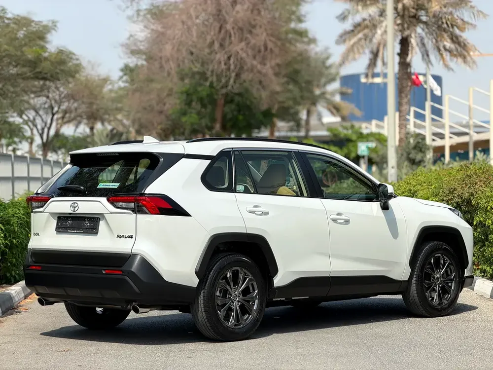 TOYOTA RAV4 GXR 2024 GCC FULL OPTION UNDER WARRANTY ! - Image 5