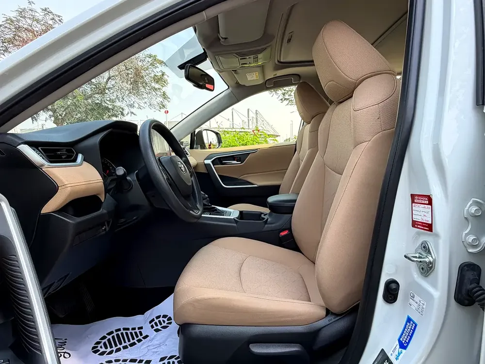 TOYOTA RAV4 GXR 2024 GCC FULL OPTION UNDER WARRANTY ! - Image 7