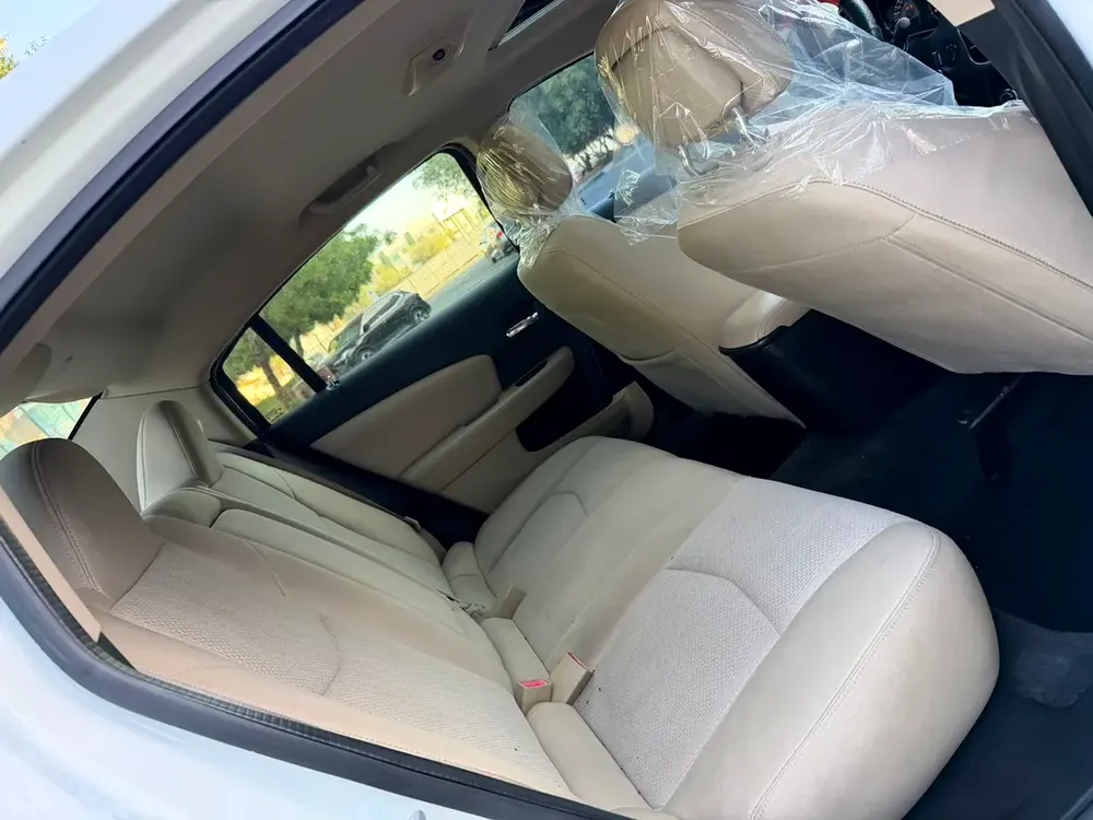 Chrysler 2012 200c . GCC. Good condition - Image 17