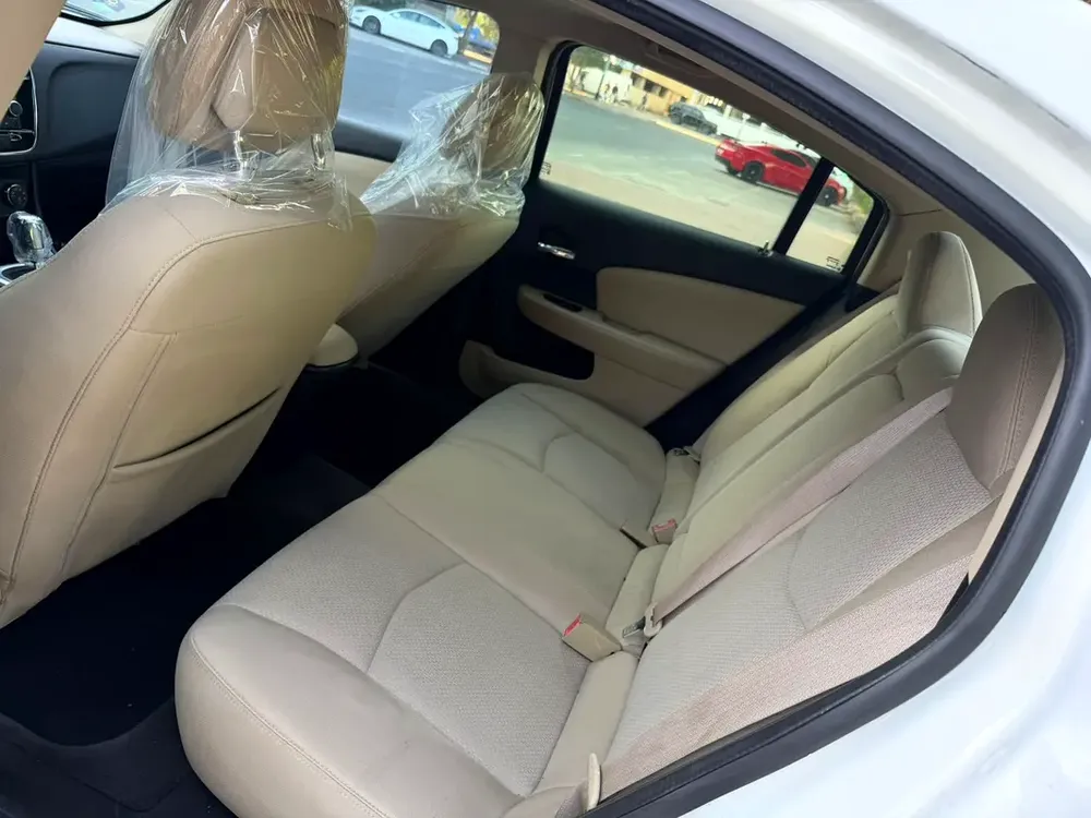 Chrysler 2012 200c . GCC. Good condition - Image 18