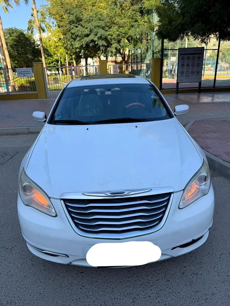 Chrysler 2012 200c . GCC. Good condition - Image 4