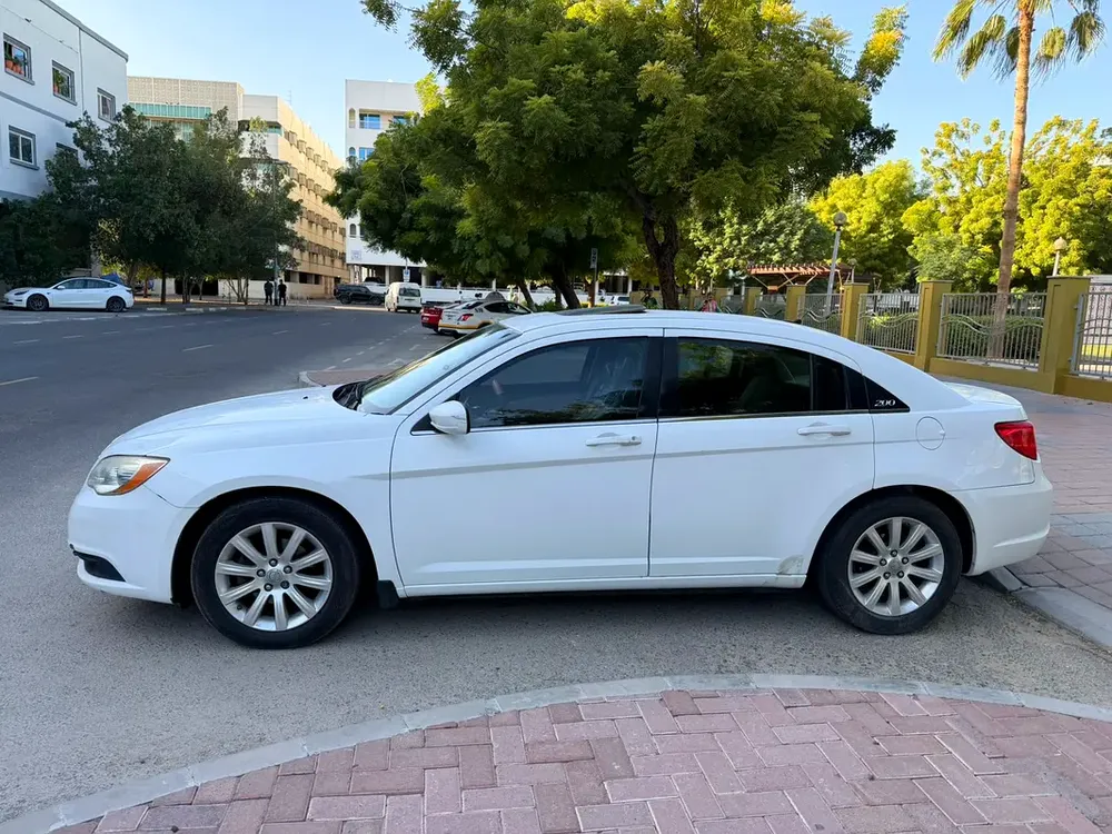 Chrysler 2012 200c . GCC. Good condition - Image 5