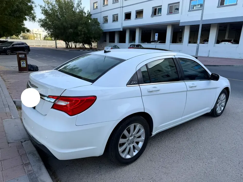 Chrysler 2012 200c . GCC. Good condition - Image 6