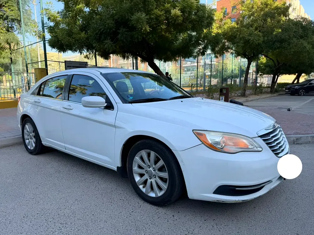 Chrysler 2012 200c . GCC. Good condition - Image 7