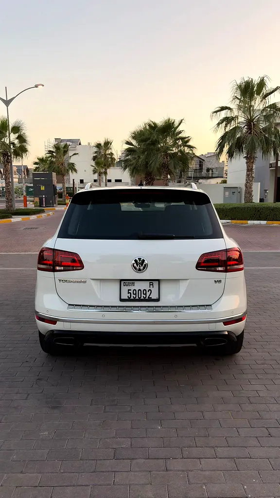 2018 Volkswagen Touareg SEL | GCC Specs | Accident Free In Pristine Condition - Image 4
