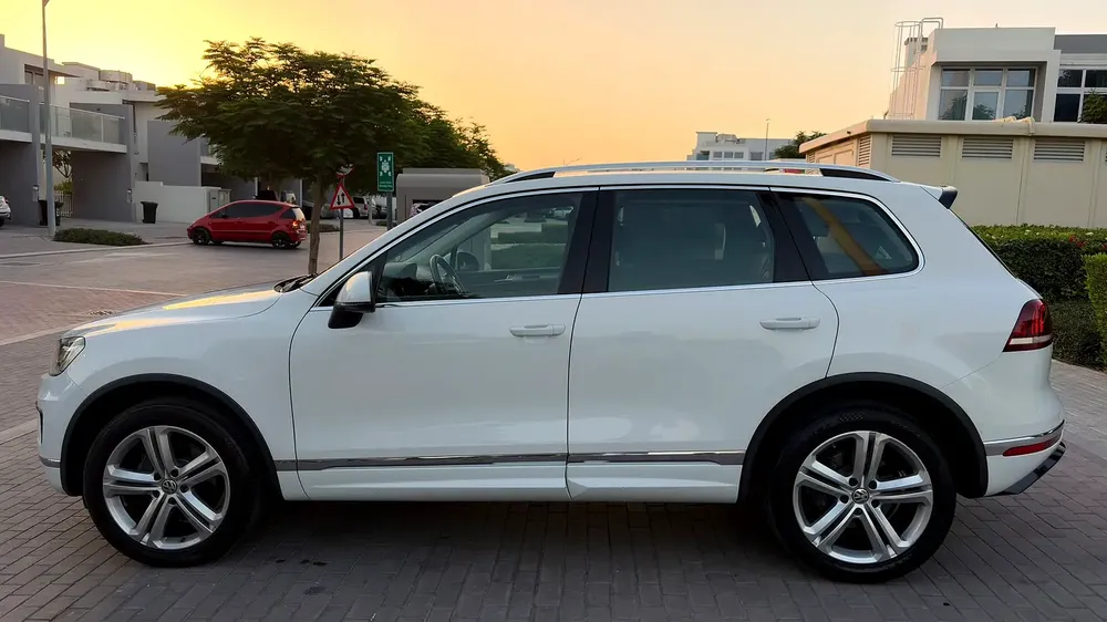 2018 Volkswagen Touareg SEL | GCC Specs | Accident Free In Pristine Condition - Image 5