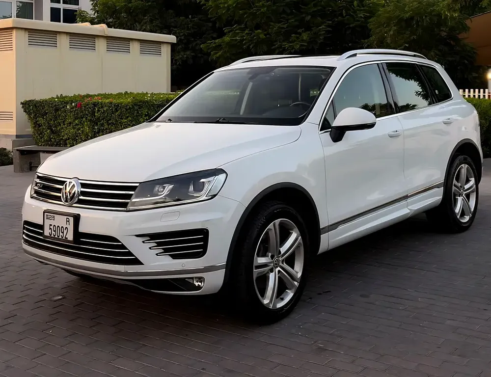 2018 Volkswagen Touareg SEL | GCC Specs | Accident Free In Pristine Condition - Image 6