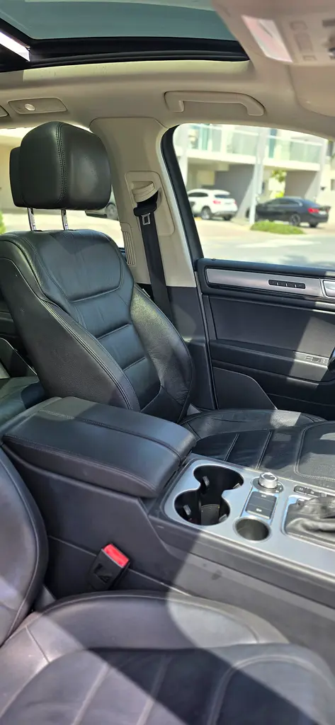 2018 Volkswagen Touareg SEL | GCC Specs | Accident Free In Pristine Condition - Image 9