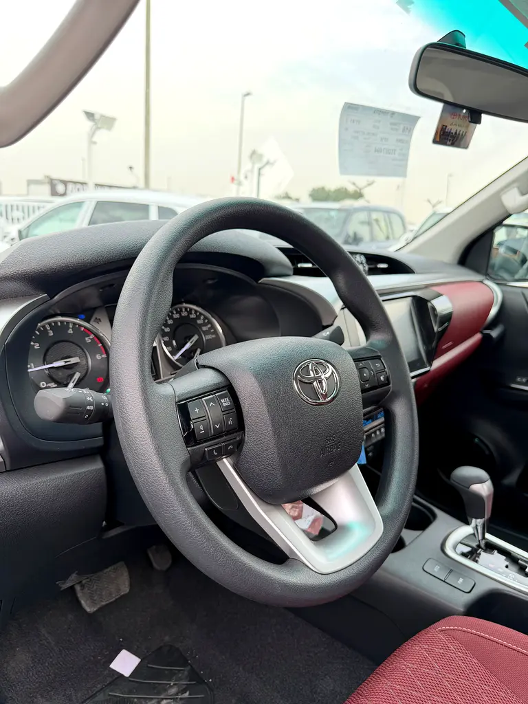 TOYOTA Hilux 4*4 Diesel 2.8 - Image 10