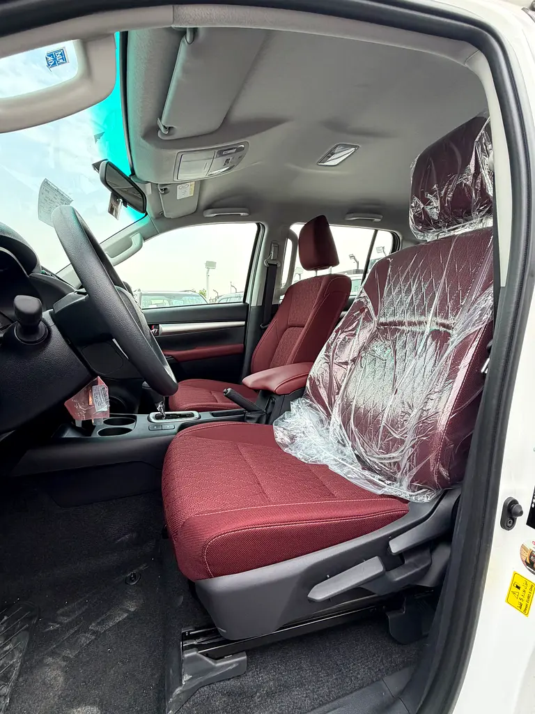 TOYOTA Hilux 4*4 Diesel 2.8 - Image 12