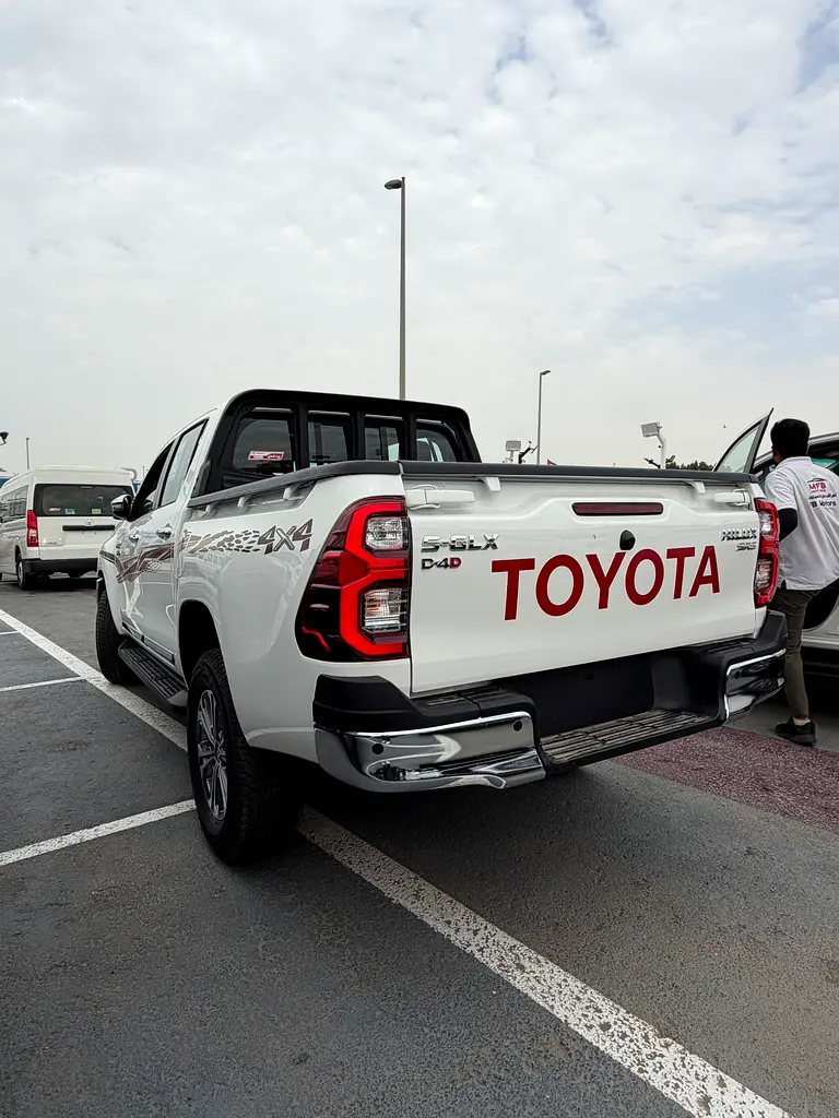 TOYOTA Hilux 4*4 Diesel 2.8 - Image 7