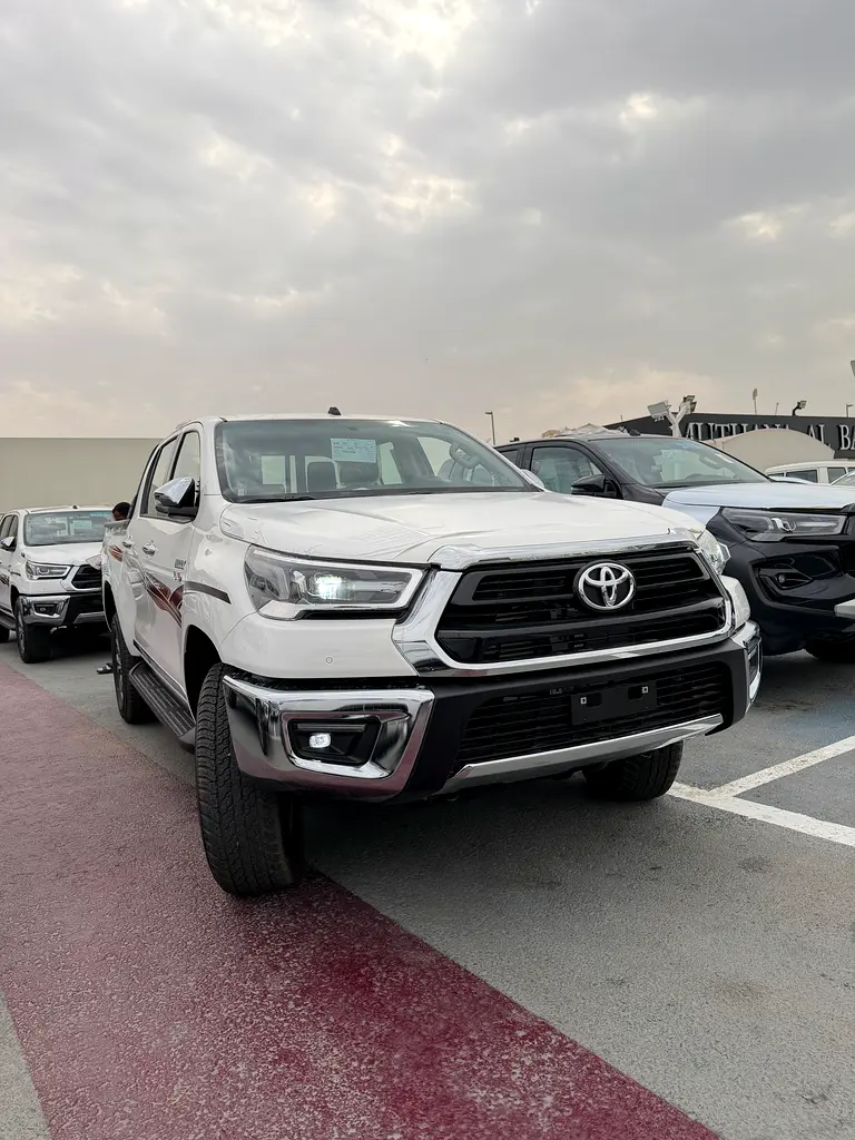 TOYOTA Hilux 4*4 Diesel 2.8 - Image 9