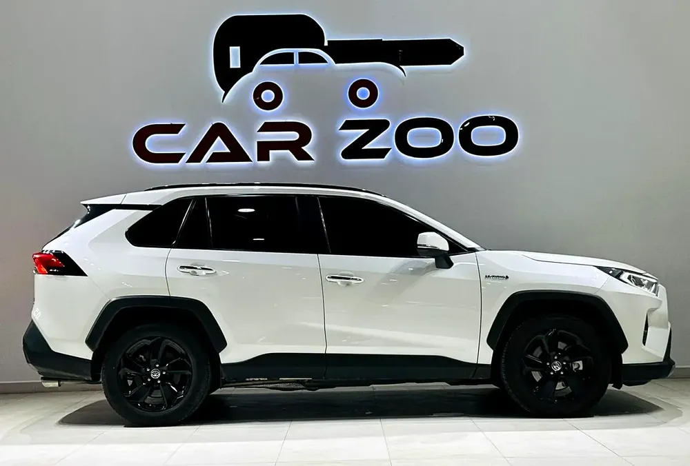 Toyota RAV4/2023/VXR Hybrid/Under Warranty/Al Futtaim - Image 12